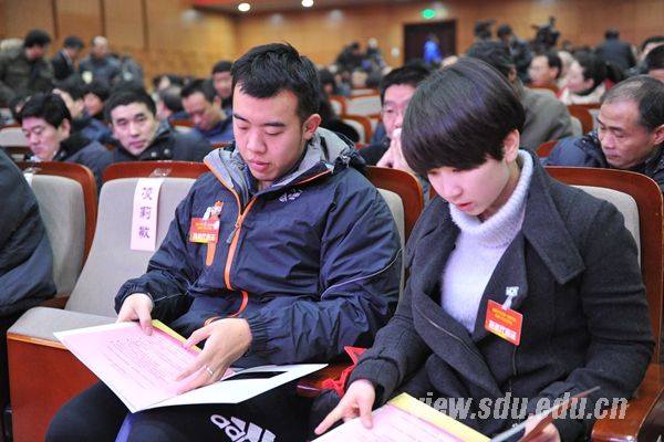 认真的特邀代表、学生代表